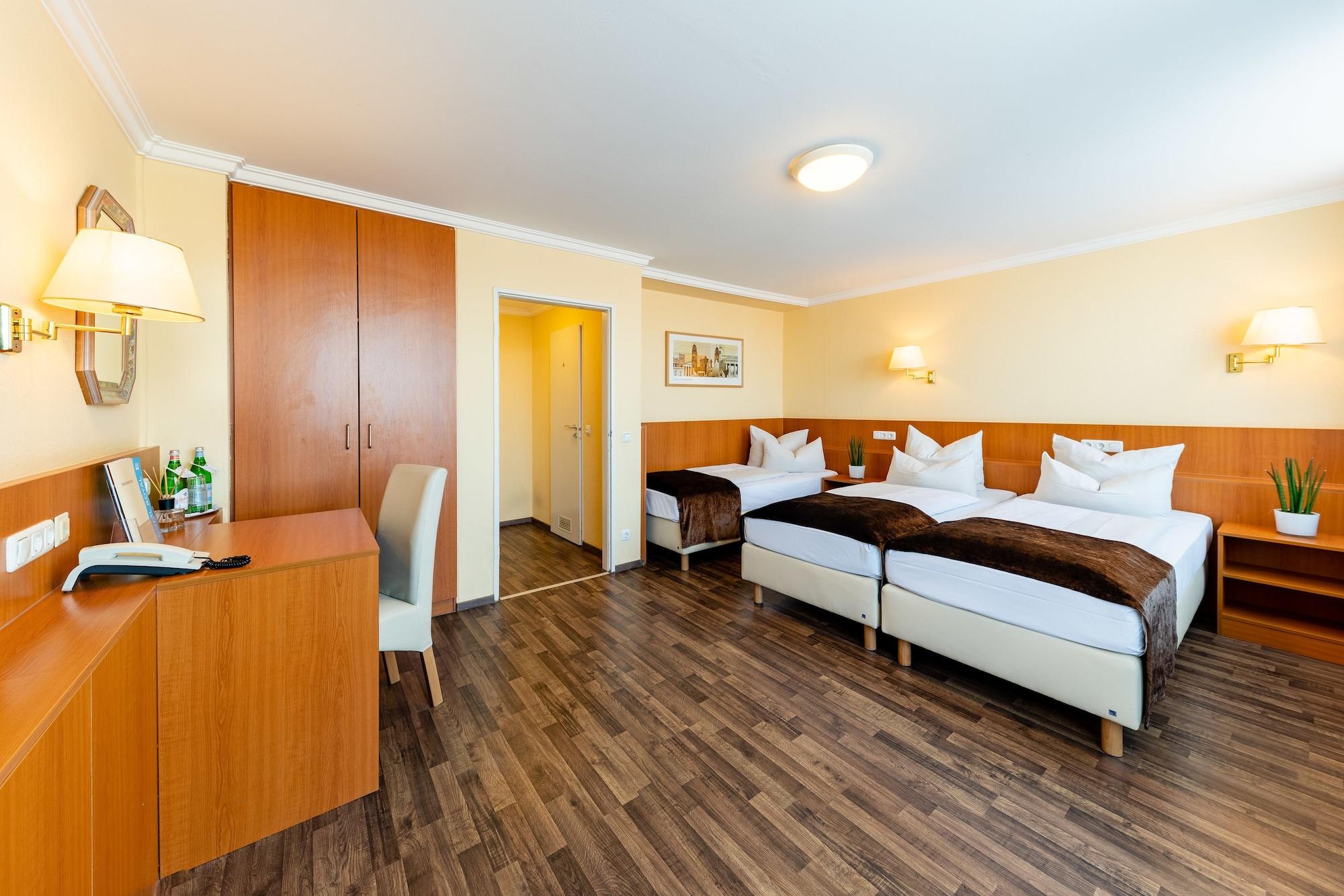 Royal Hotel 3*